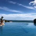 Vue Avec Piscine - *