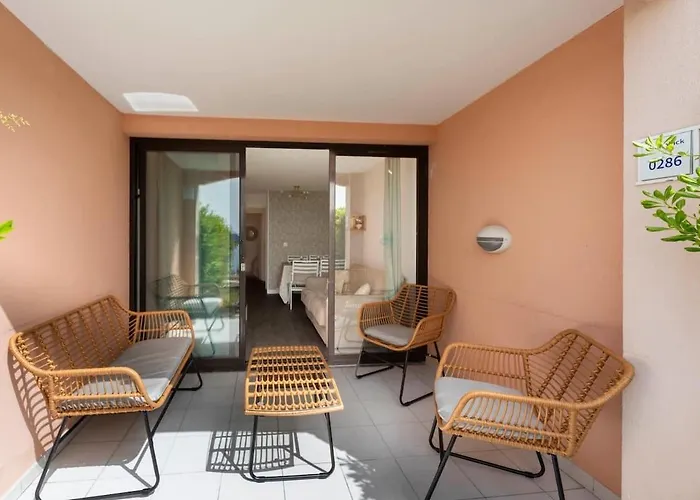 Vue Avec Piscine - Apartmán *