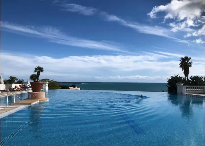 Vue Avec Piscine - *