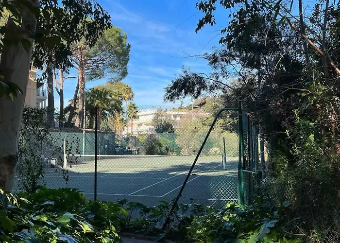 Vue Avec Piscine - * Cannes