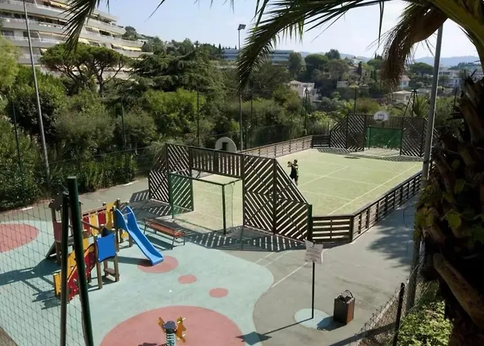 Vue Avec Piscine - * Cannes