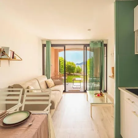 Vue Avec Piscine - * Cannes